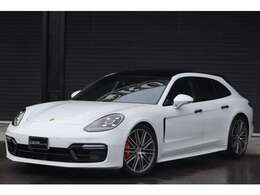 4.0Lツインターボ 550ps/8段PDK/4WD/