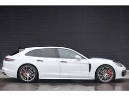 ＜オプション＞21インチ911 Turbo Designホイール/スポーツエギゾースト/パノラマルーフシステム/スポーツ デザイン パッケージ ブラック塗装仕上げ/スポーツクロノパッケージ/