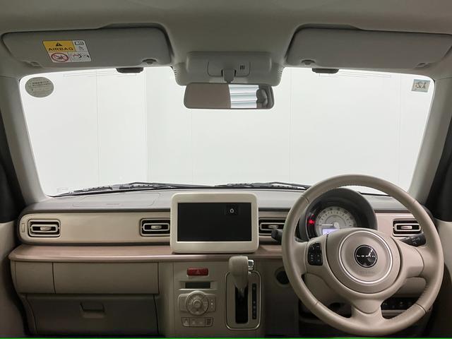 【インテリア正面】視界が広く見渡しやすく手の届く範囲にスイッチもデザインされており、とっても使いやすいです。ぜひ店頭でご覧ください。