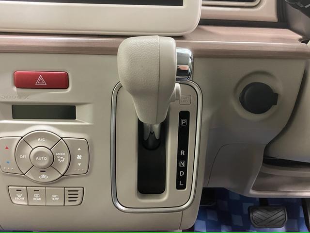 【インパネシフト】シフト操作のしやすいインパネシフトです。足元が広くなりすっきりしますので、大柄な方でも快適に運転ができます。