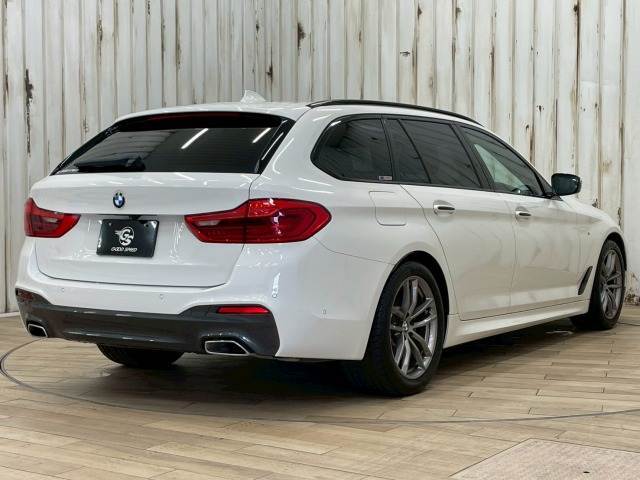 自動車と一緒に任意保険もご相談下さい。専任スタッフがお車に合った内容をご提案させていただきます。