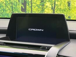 【メーカー純正88型ナビ】インテリアに溶け込むスタイリッシュな「専用設計」メーカーナビを装備♪視認性や操作性など基本性能にも優れ、より上質なカーライフをお楽しみいただけます。