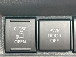 【パワースライドドア】スマートキーや運転席のスイッチでスライドドアの開閉が可能♪電動だから力を入れてドアを開ける必要が無く、小さいお子様でも、重い荷物を持っている時もラクに開け閉めできます♪