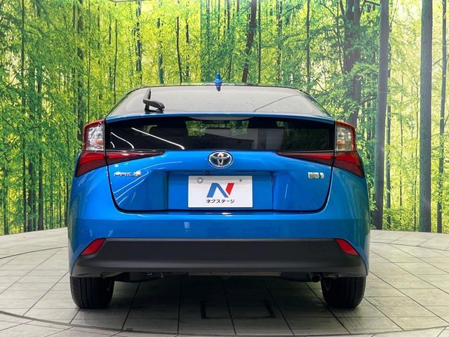 安心の最長10年・走行無制限保証（有償）をご用意。保証内容も充実はもちろん、無料点検＆オイル交換や、年中無休の全国・24時間ロードサービスも付帯されておりますのでご安心下さい。