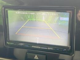 【バックカメラ】駐車時に後方がリアルタイム映像で確認できます。大型商業施設や立体駐車場での駐車時や、夜間のバック時に大活躍！運転スキルに関わらず、今や必須となった装備のひとつです！