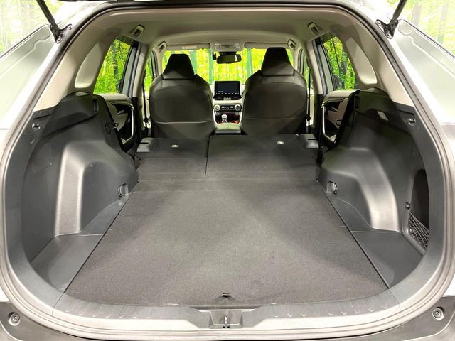 普段のお買い物や通勤、送迎等に十分な荷室スペースを確保しております。セカンドシートを倒すと、大きな荷物の積載も可能です♪