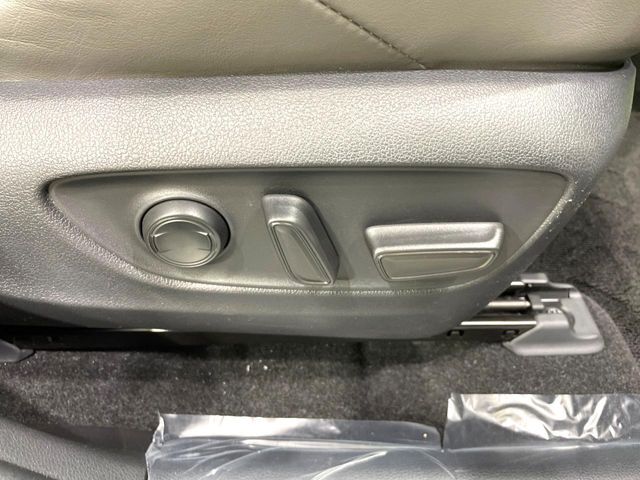 【パワーシート】スイッチ一つで簡単にシートの微調整が可能！電動だから力もいりません！快適なシートポジションにセットして、快適なドライブをお楽しみください。
