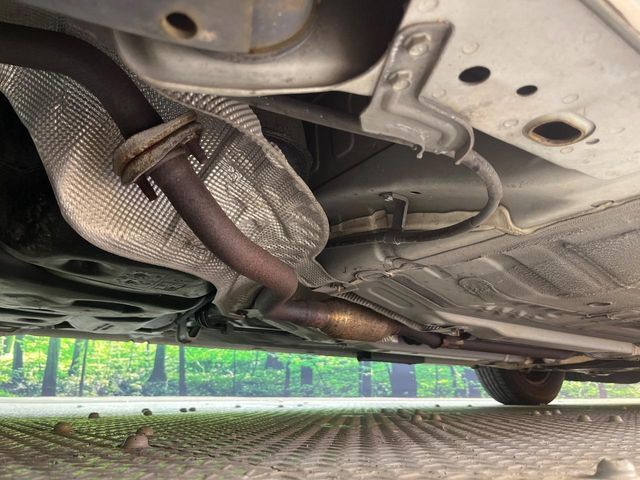 お車を安心してお乗りいただく為には、足回りの定期点検が欠かせません。サービスサポート（有償保証）では無料点検もご提供しており、安心のカーライフをお過ごしいただけるサポート体制が整っています。