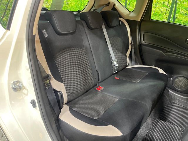 コンパクトカーですが、セカンドシートは十分な広さがあり快適にお乗りいただけます♪シートを倒して大きな荷物を積んだりと、用途の幅が広い1台です。