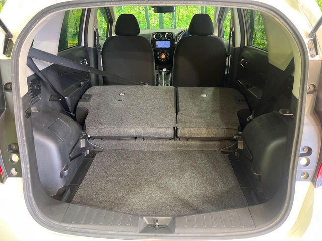 普段のお買い物や通勤、送迎等に十分な荷室スペースを確保しております。セカンドシートを倒すと、大きな荷物の積載も可能です♪