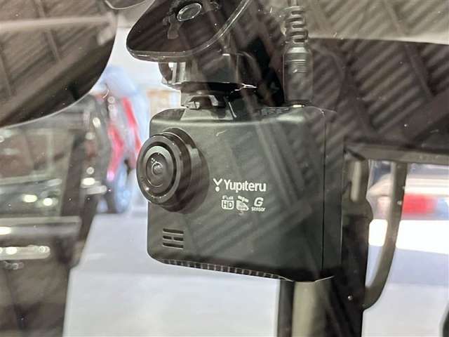 万が一のトラブルのときにも役に立つドライブレコーダーを装備しています。側面衝突や幅寄せ・割り込み対策に！