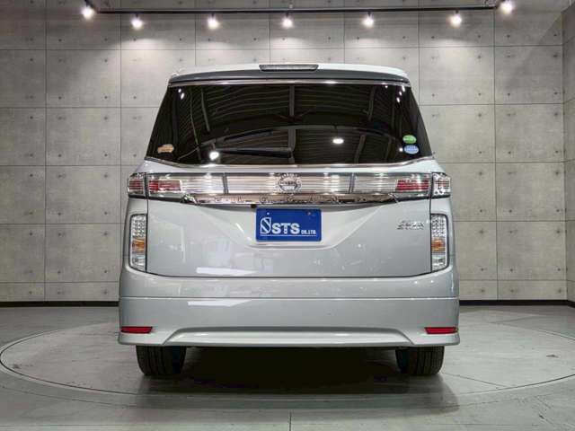 充実装備の1台入荷致しました♪ぜひ実車を見に来てください♪