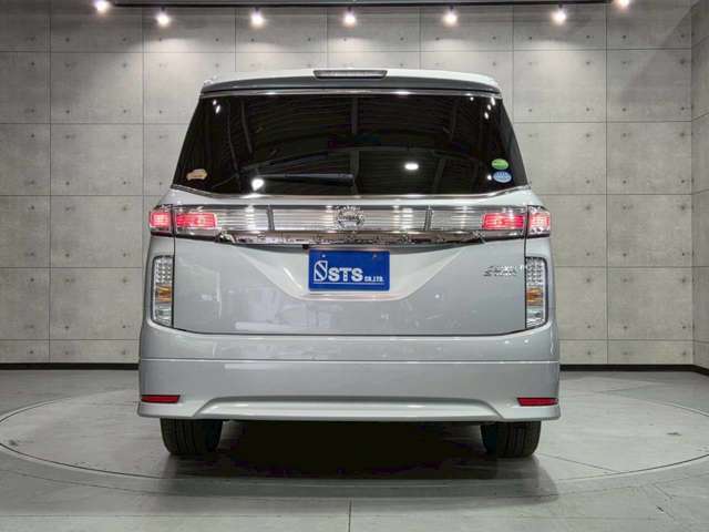 充実装備の1台入荷致しました♪ぜひ実車を見に来てください♪