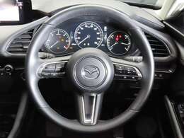 ☆走りの良さを予感させる、スポーティーなレイアウトのステアリング☆