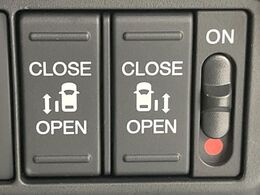 【両側パワースライドドア】スマートキーや運転席のスイッチで後席両側スライドドアの開閉が可能♪電動だから力を入れてドアを開ける必要が無く、小さなお子様でも簡単に開け閉めでき快適です♪