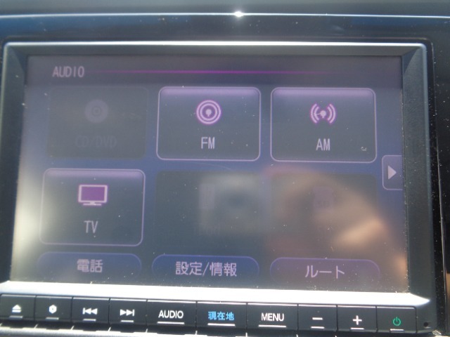 ホンダ純正ナビ装着車です！ナビ機能はもちろんオーディオ機能も充実しております！