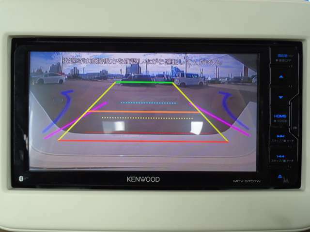 【　バックカメラ　】　後方の見えずらい部分も映像にて確認出来るので駐車の際は安心してバック出来ます☆