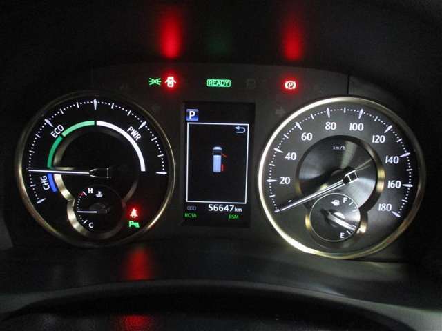 視認性に優れたデザインになっています。運転に必要な情報が表示されます