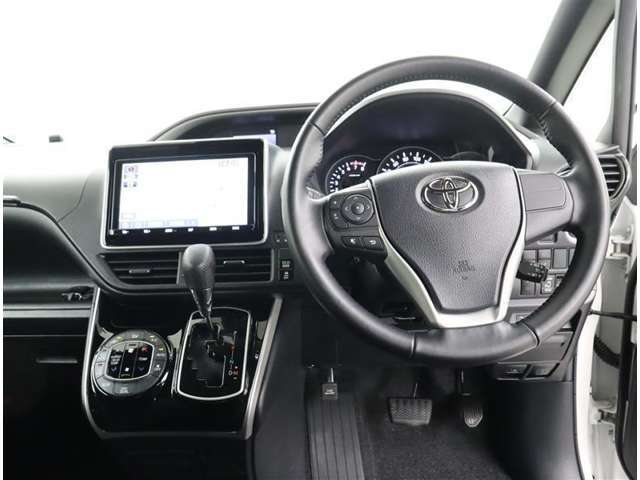 運転席からの操作もしやすいインパネ配置と、見切りのいいアイポイントですので、お車の操作性にも優れていますよ！快適・安心・安全です！！
