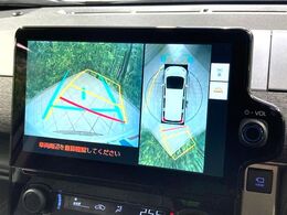 【パノラミックビューモニター】専用のカメラにより、上から見下ろしたような視点で360度クルマの周囲を確認することができます☆死角部分も確認しやすく、狭い場所での切り返しや駐車もスムーズに行えます。