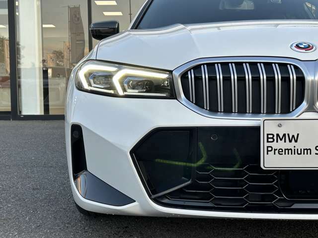 また、BMW正規認定中古車は、エマージェンシーサービスが自動付帯。24時間365日、皆様のカーライフをサポート致します。確かな安心のうえで、「駆けぬける歓び」をご堪能ください。