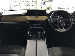 快適な室内空間が広がります。デザイン性と操作性を両立したインテリアでドライバーを飽きさせません☆