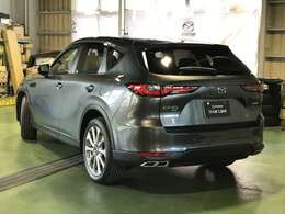 法定整備費用は本体価格に含まれております。洗練されたサービススタッフが法定整備を実施し、必要に応じて交換・修理作業を施したうえで、安心してお乗りいただける状態にしてお引渡し致します。