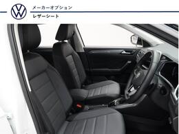 レザーシート付きです。パワーシート（運転席〈前後高さ角度リクライニング〉、メモリー付き）、シートヒーター（運転席助手席）装備しております。