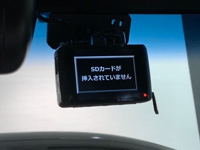 万が一の事故のときもドライブレコーダーがあると安心です。ご利用になる場合は個人情報保護の観点より新品の対応SDカードをお求め下さい。