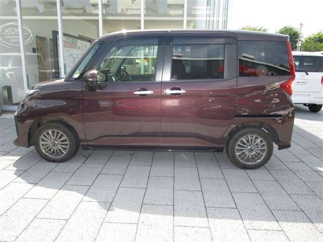 女性に人気のパワースライドドア付きだから、狭い駐車スペースなどでの 乗り降りラクラク！小さなお子さまのいるご家庭には嬉しい装備。
