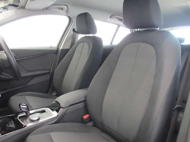 BMWのシートは人間工学に基づいた設計がされており、長時間乗っていても疲れにくい構造です。