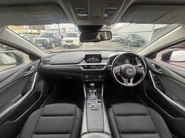 見通しの良いコックピットは普段のドライブに最適。運転しやすいお車となります。