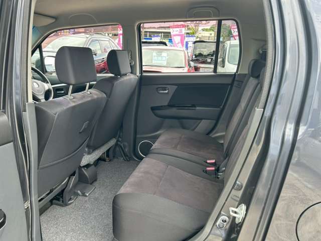 遠方のお客様でも店頭納車の場合は車両を陸運局に持ちこまずに名義変更可能ですので余計な諸費用も頂いておりません。遠方陸送納車も格安です☆