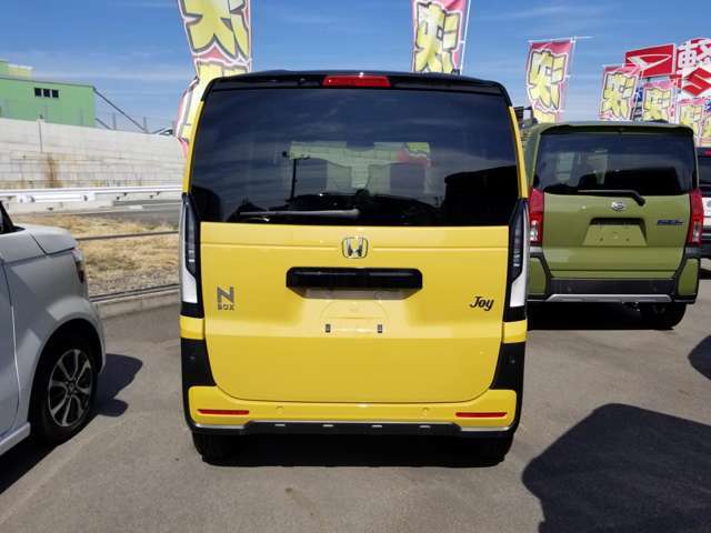 ☆お車についた傷やヘコミ、事故の修理もハヤシにお任せください。自社鈑金工場で修理ができますの安心です☆