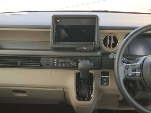 ☆お車についた傷やヘコミ、事故の修理もハヤシにお任せください。自社鈑金工場で修理ができますの安心です☆