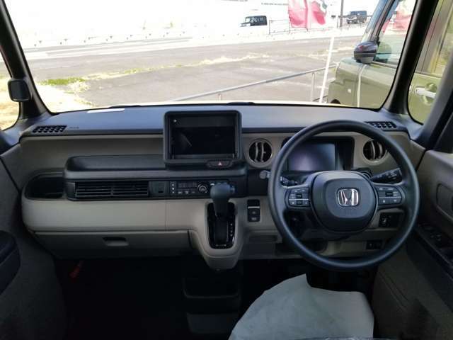 ☆お車についた傷やヘコミ、事故の修理もハヤシにお任せください。自社鈑金工場で修理ができますの安心です☆