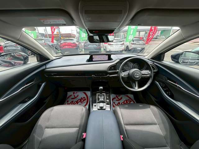 ☆のん看板☆アップルのアンバサダーは「のん」さん。車を売る時、買う時に不安になったり悩んでいると、のんとネコちゃんが現れます。アップルに安心してご相談下さい。