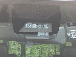【トヨタセーフティセンス】走行中に前方の車両等を認識し、衝突しそうな時は警報とブレーキで衝突回避と被害軽減をアシスト。より安全にドライブをお楽しみいただけます。
