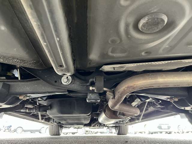 自社陸運局認証工場＆指定工場完備！国家資格車検検査員資格を持った整備士による整備。ステレオ・エアコン等走行に関係の無い所も不具合箇所が有れば修理してご納車致します☆