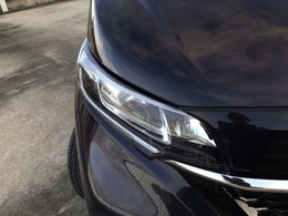 【LEDヘッドライト】大光量で夜道や雨の日の安心感を高めるLEDヘッドライト。周囲の明るさに応じて自動点灯・消灯/ライトの消し忘れも防げるオートライトコントロール付！