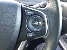 【アダプティブ・クルーズ・コントロール】予め設定した車速内でクルマが自動的に加減速。 前走車との適切な車間距離を維持しながら追従走行し、高速道路でのドライバーの疲労を軽減してくれる嬉しい機能付♪