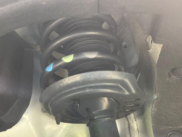 お車を安心してお乗りいただく為には、足回りの定期点検が欠かせません。サービスサポート（有償保証）では無料点検もご提供しており、安心のカーライフをお過ごしいただけるサポート体制が整っています。