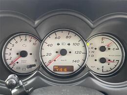 【スピードメーター】『スピードメーター』の画像になります。メーターがシンプルで見やすく運転しやすいですね！