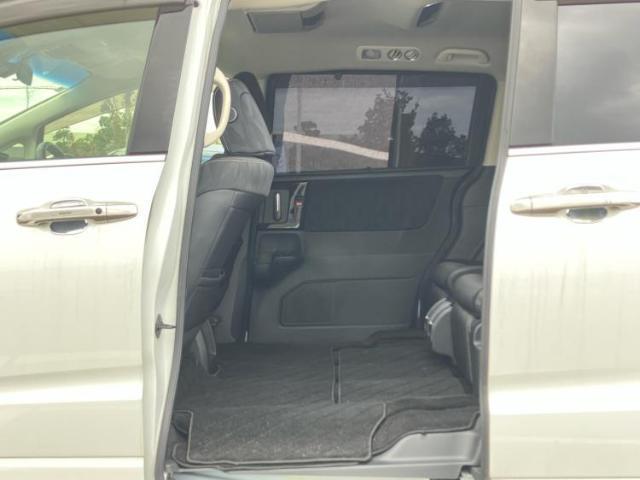 WECARSでは各商談席に大型モニターをご用意しております！見やすい大画面でゆったりと全国の在庫をご覧いただけます！是非ご来店お待ちしております！