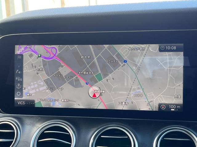 ●ベンツ純正ナビ:一体感のあるナビは、高級感ある車内を演出してくれます。オーディオ機能も充実しておりますので、運転もより楽しめます♪