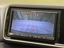 【バックカメラ】駐車時に後方がリアルタイム映像で確認できます。大型商業施設や立体駐車場での駐車時や、夜間のバック時に大活躍！運転スキルに関わらず、今や必須となった装備のひとつです！