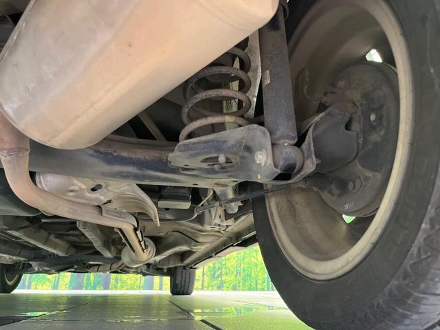 お車を安心してお乗りいただく為には、足回りの定期点検が欠かせません。サービスサポート（有償保証）では無料点検もご提供しており、安心のカーライフをお過ごしいただけるサポート体制が整っています。