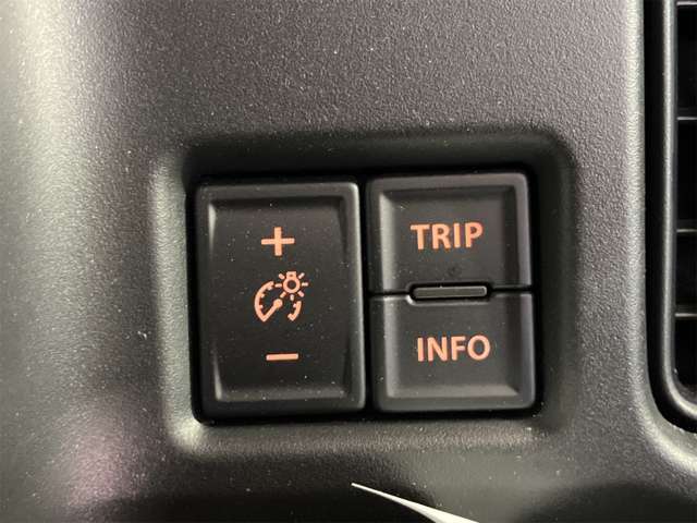 操作しやすい運転席回りです