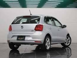 ハーフレザーシート　シートヒーター　フルセグナビ　Bluetooth　Bカメラ　ETC　LEDヘッドライト　オートライト　純正アルミホイール　アダプティブクルコン　衝突被害軽減ブレーキ