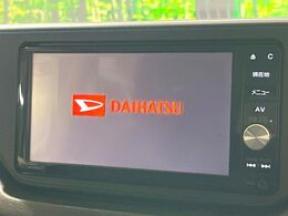 【純正ナビ】人気の純正ナビを装備しております。ナビの使いやすさはもちろん、オーディオ機能も充実！キャンプや旅行はもちろん、通勤や買い物など普段のドライブも楽しくなるはず♪